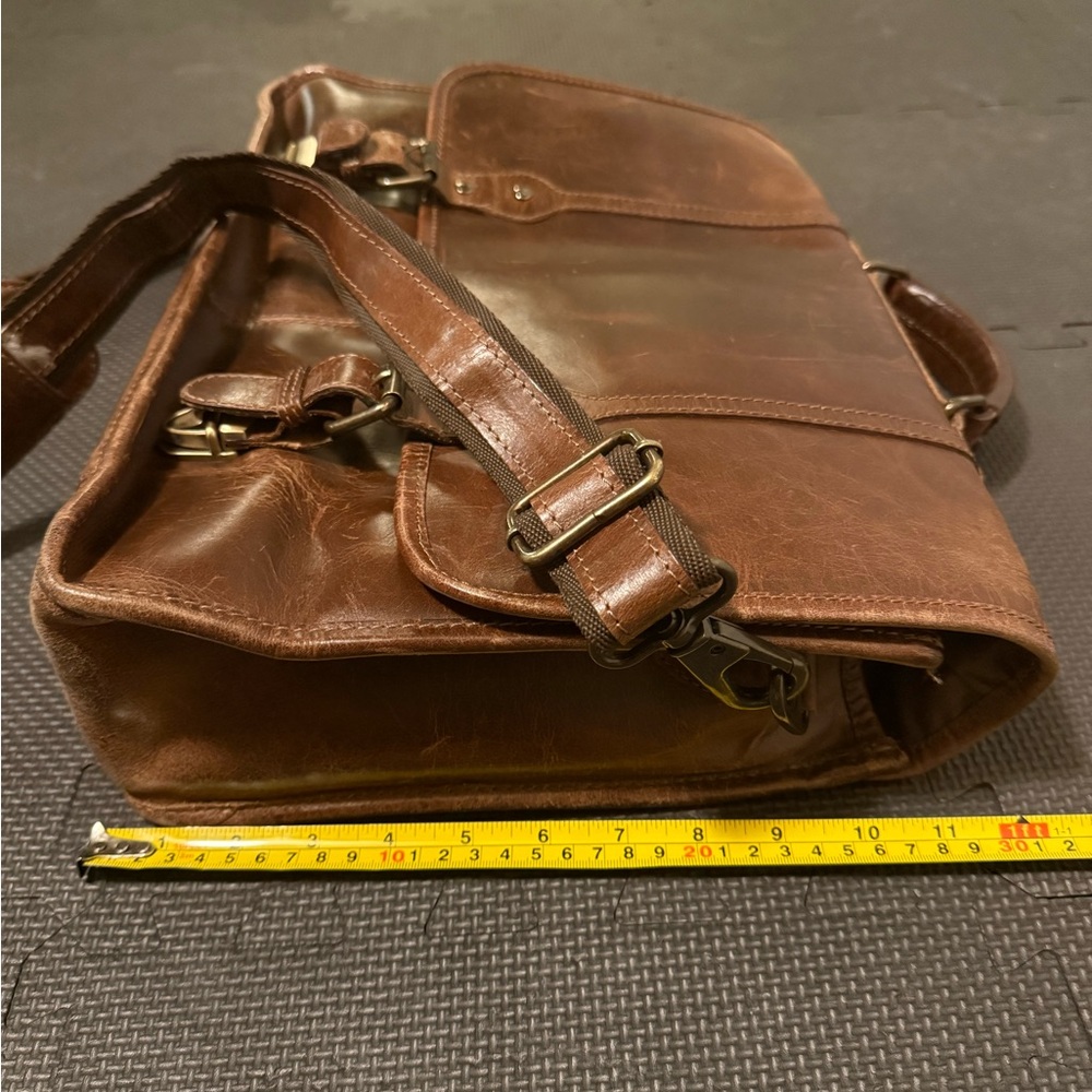 Levinson Buffalo Leather Messenger Bag - Rich Brown - Picture 16 of 16